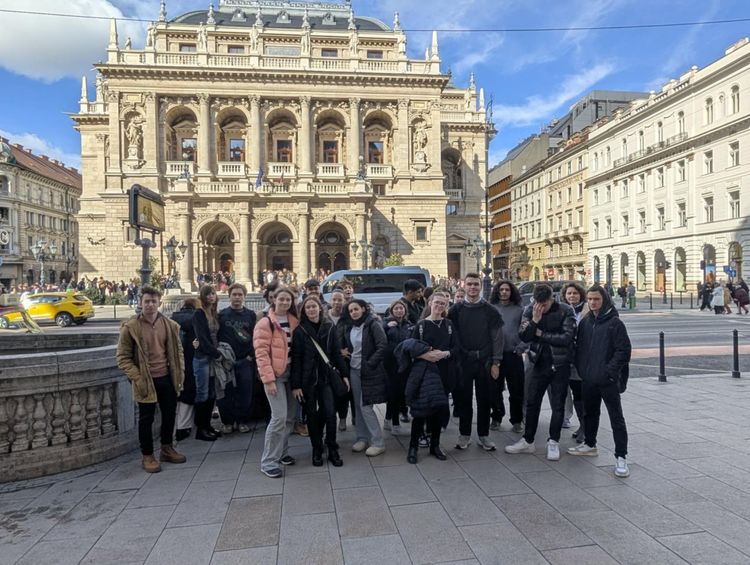 Operaelőadáson vehetett részt iskolánk 27 tanulója